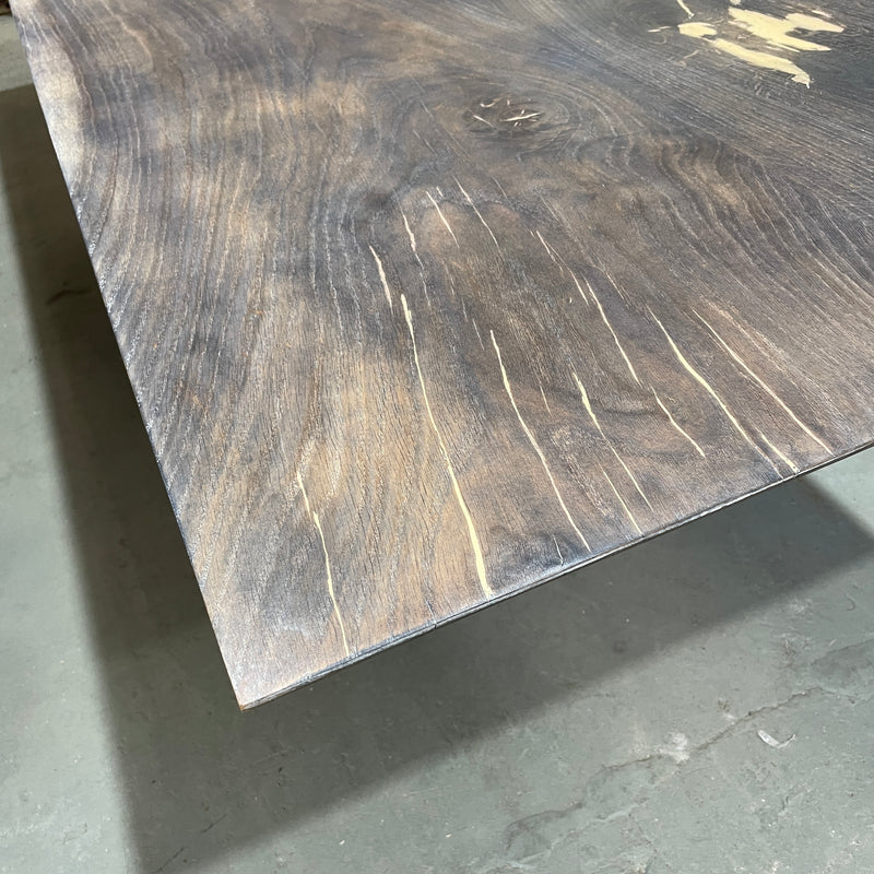 (Ausstellungsstück) Massivholz Tisch | Tischplatte: 310x105x4cm | Holzart: Eiche | Art Baumkante: Schweizer Kante  | Finish: Antik Beize & Worktop Oil | Code: VK-G19 | Standort: Vintique Berlin Köpenick