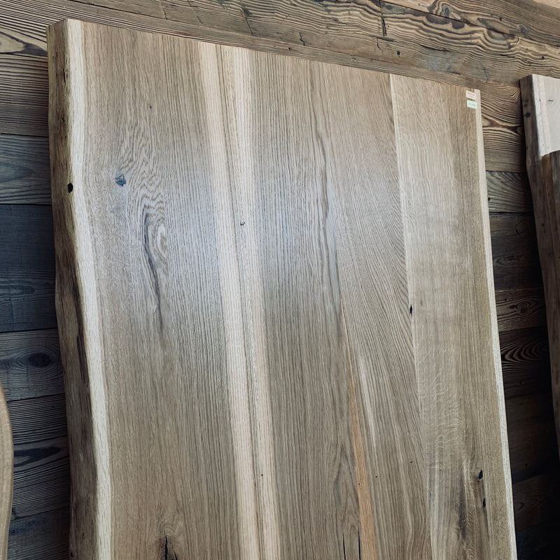 Massivholz Tischplatte | 180x80x4cm | Holzart: Eiche  | Art Baumkante: natürliche Baumkante | Finish: Hartwachsöl | Code: VT-Ei64 | Standort: Vintique Store Tempelhof