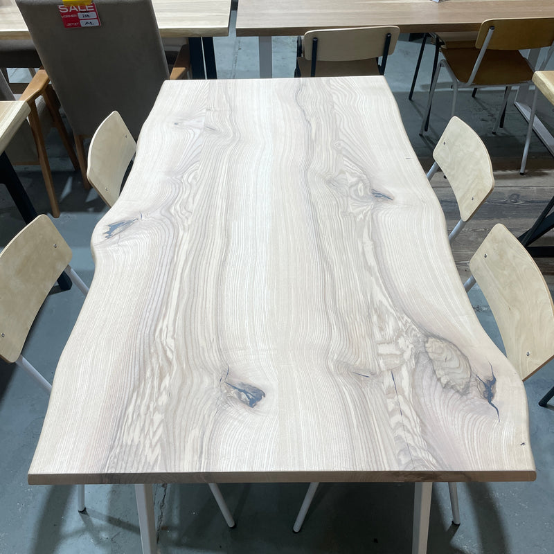 Massivholz Tisch | 160x95x76cm | Holzart: Esche | Art Baumkante: natürliche Baumkante  | Finish: Scandic-Öl | Code: VK-G08 | Standort: Vintique Berlin Köpenick
